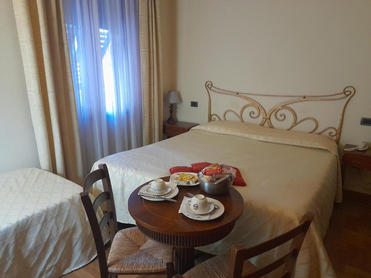 몬테카티니테르메 쁘띠 샤토 B&B 외부 사진