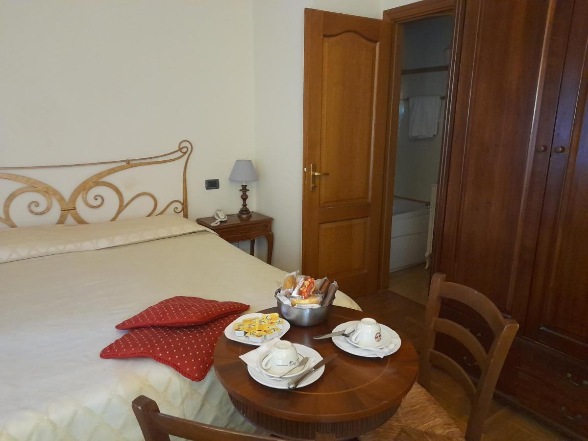 몬테카티니테르메 쁘띠 샤토 B&B 외부 사진