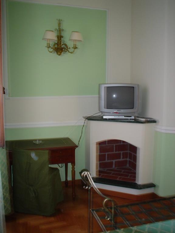 몬테카티니테르메 쁘띠 샤토 B&B 외부 사진