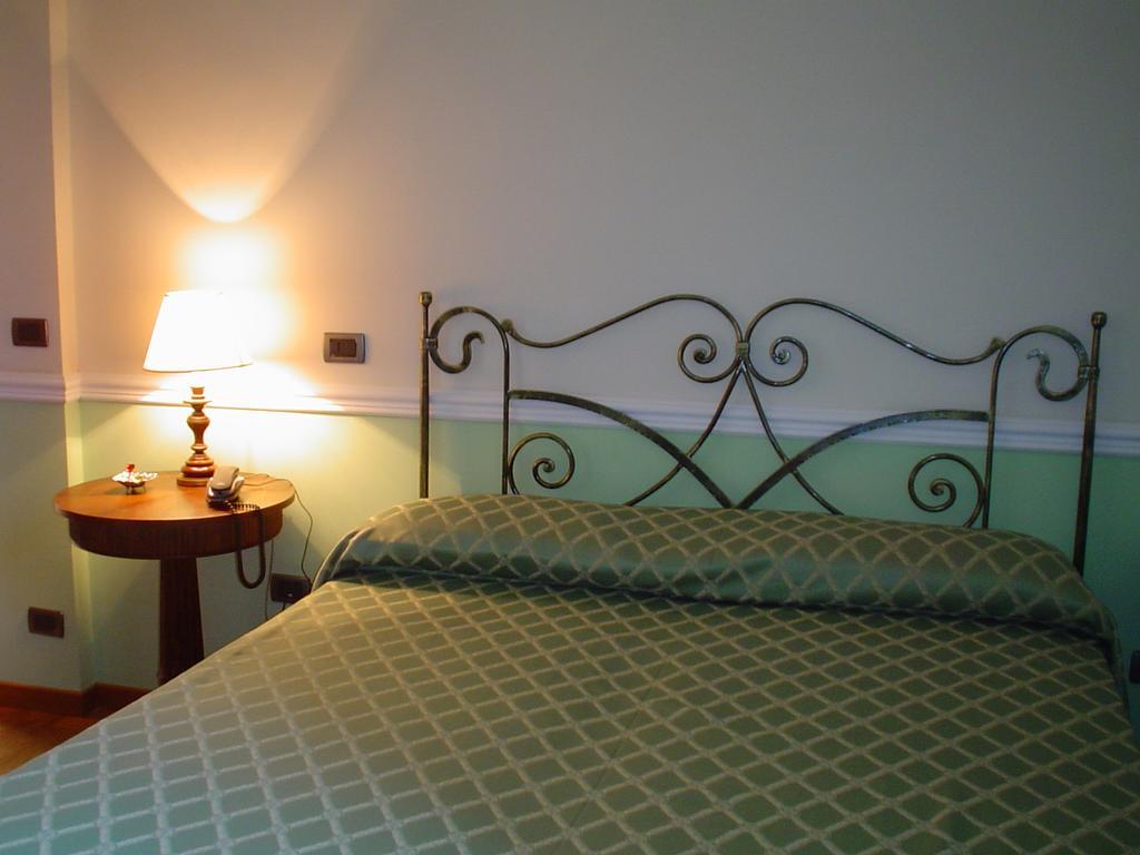 몬테카티니테르메 쁘띠 샤토 B&B 외부 사진