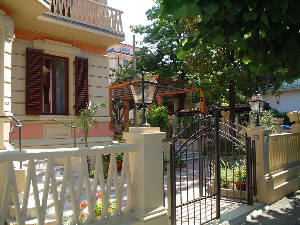 몬테카티니테르메 쁘띠 샤토 B&B 외부 사진